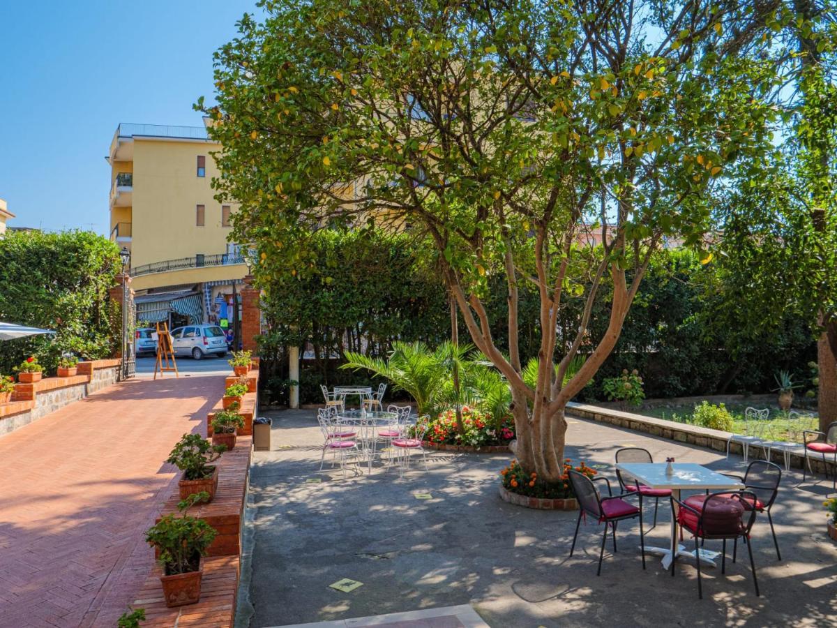 Hotel Delle Palme SantʼAgata sui Due Golfi Esterno foto