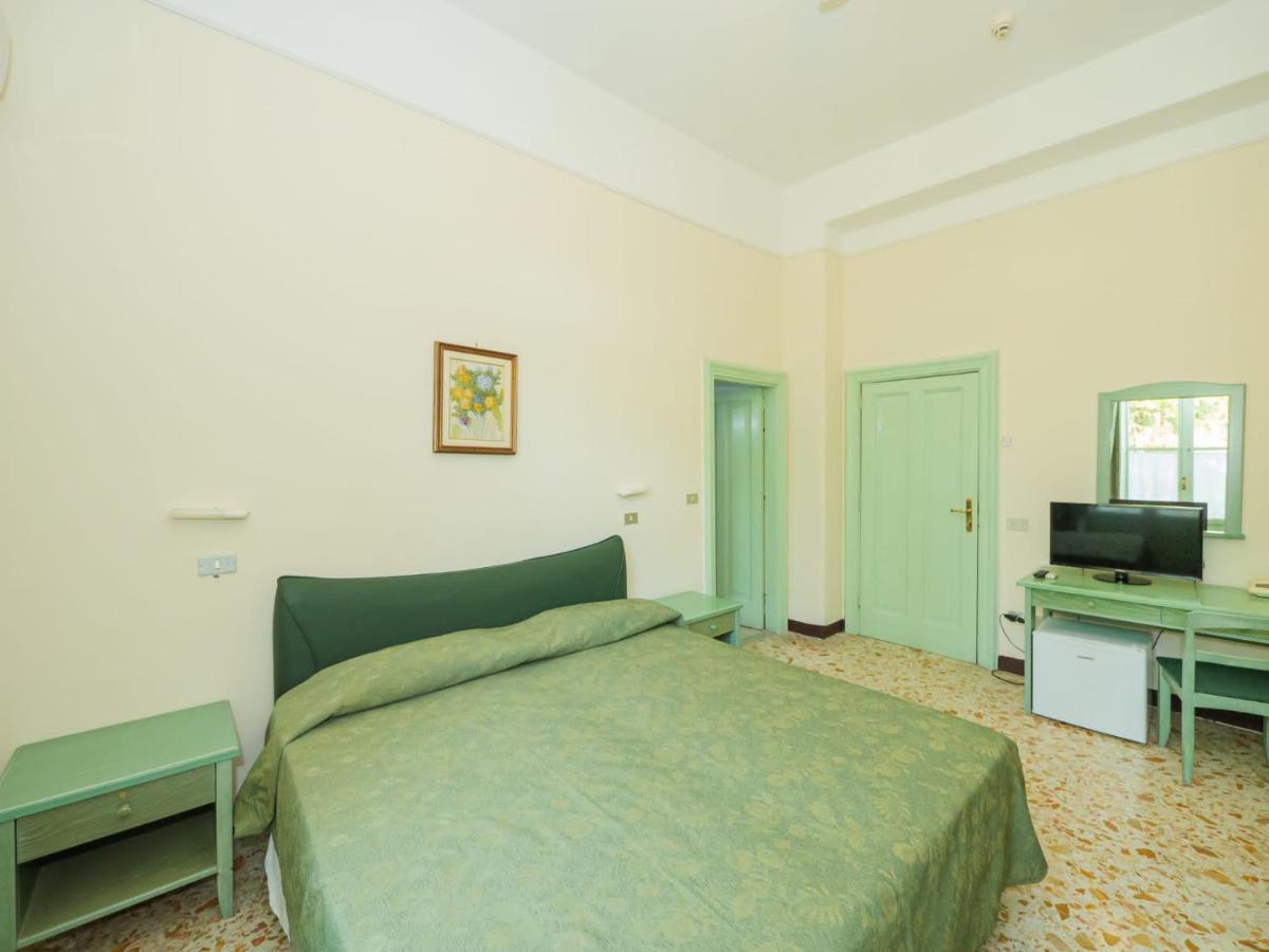 Hotel Delle Palme SantʼAgata sui Due Golfi Esterno foto