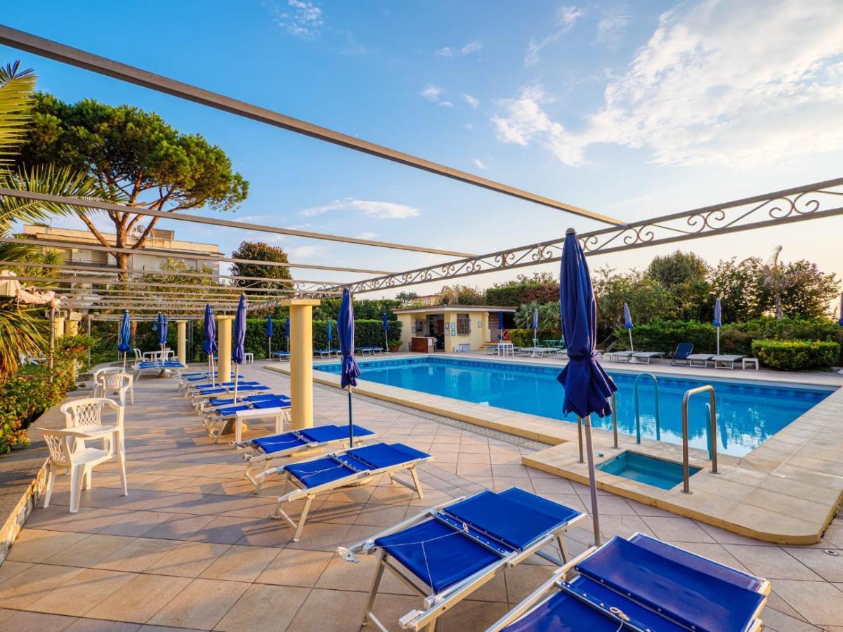 Hotel Delle Palme SantʼAgata sui Due Golfi Esterno foto