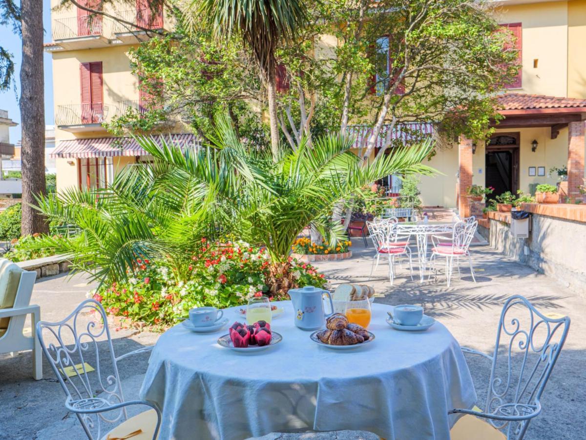 Hotel Delle Palme SantʼAgata sui Due Golfi Esterno foto