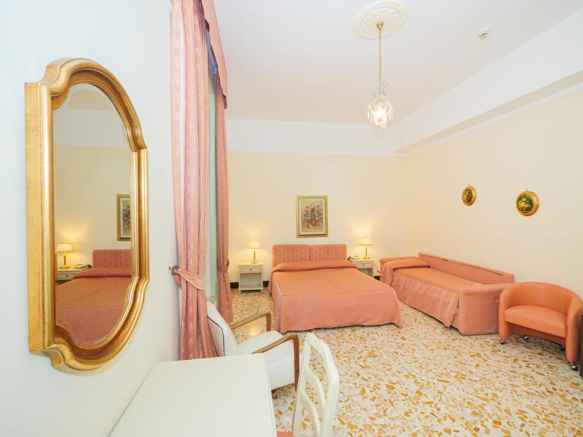 Hotel Delle Palme SantʼAgata sui Due Golfi Esterno foto