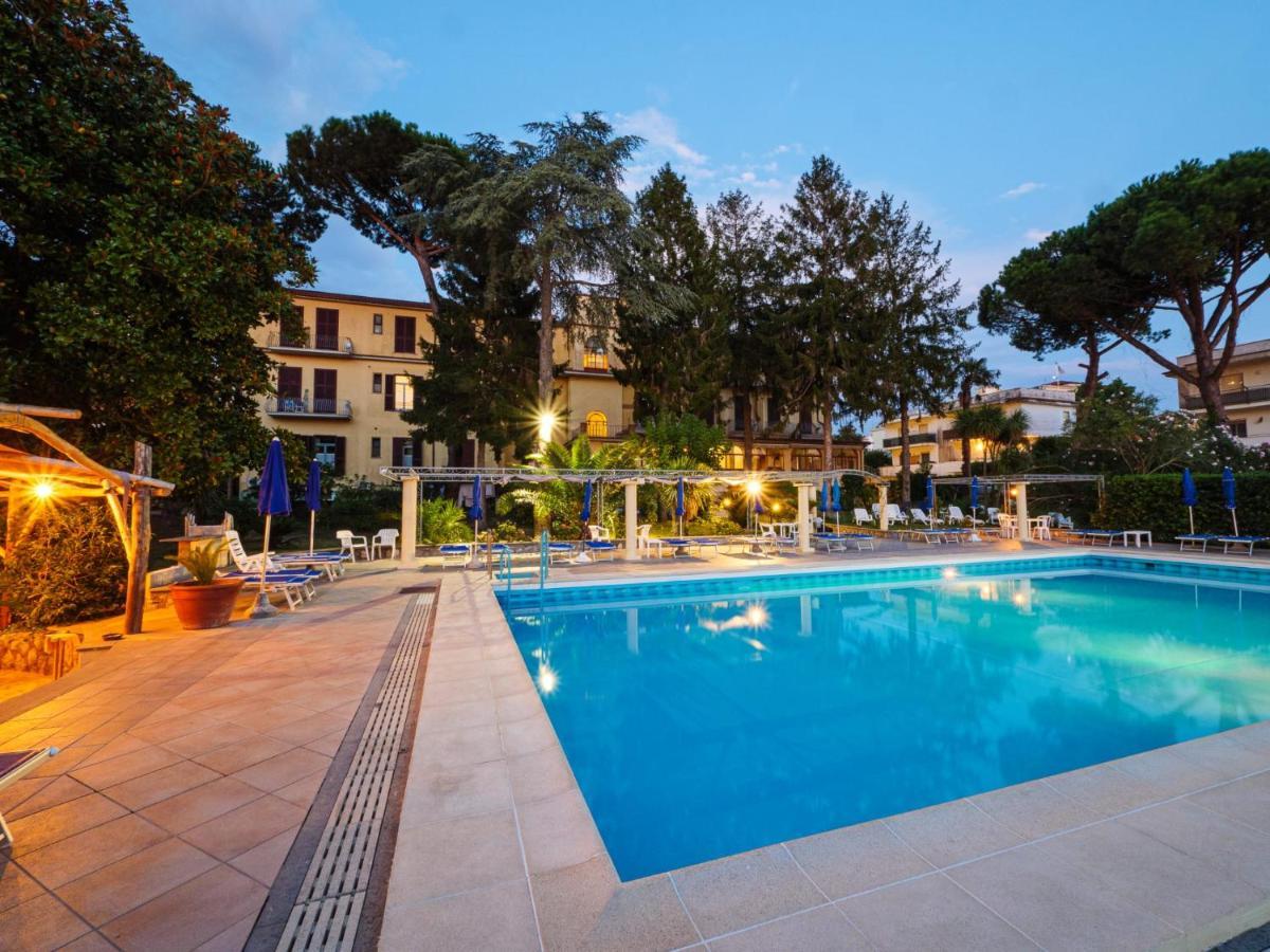 Hotel Delle Palme SantʼAgata sui Due Golfi Esterno foto