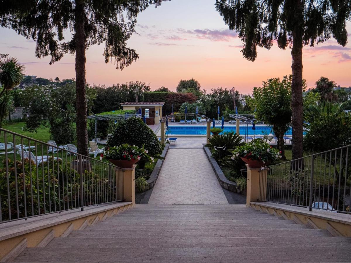 Hotel Delle Palme SantʼAgata sui Due Golfi Esterno foto