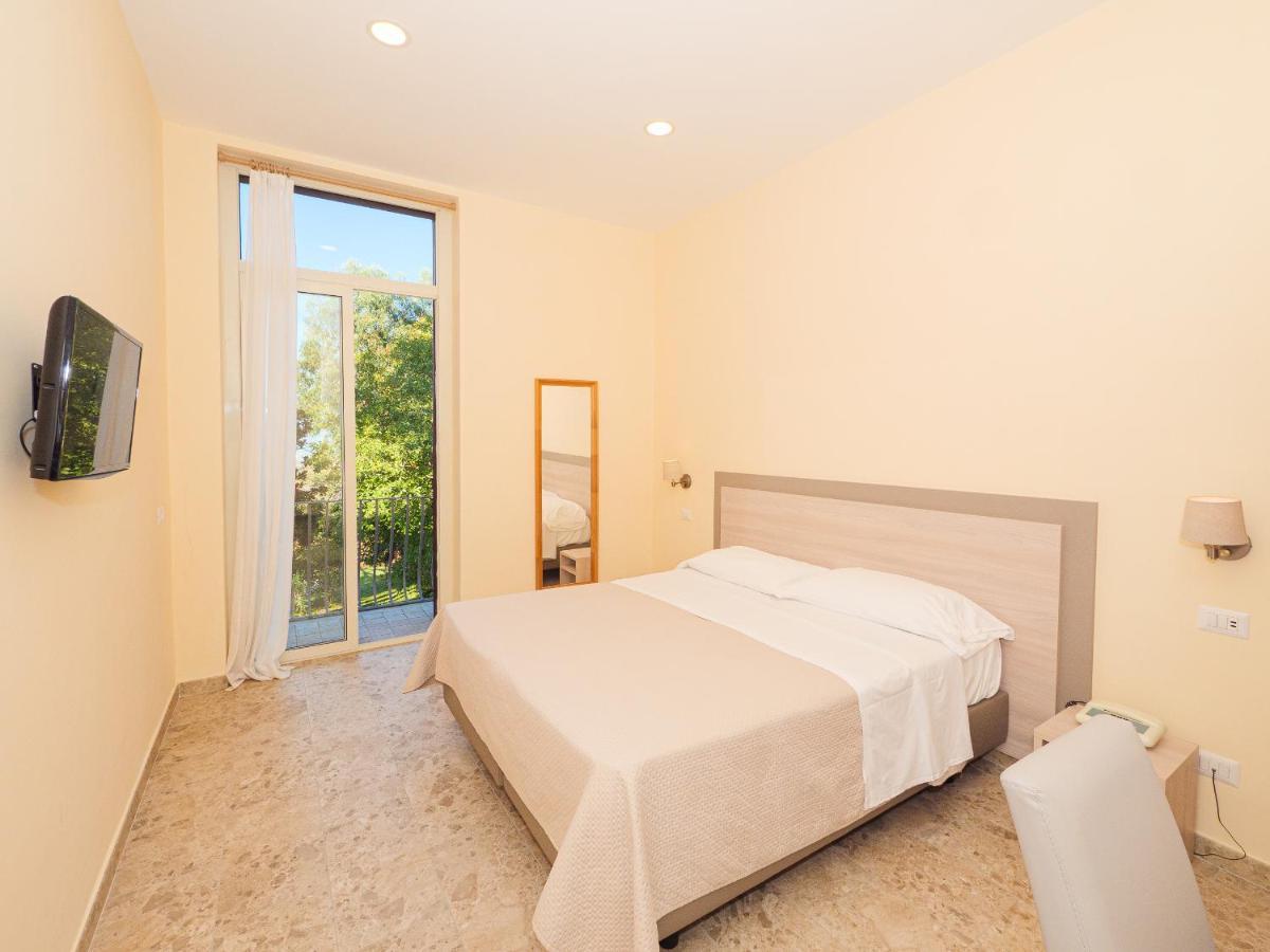Hotel Delle Palme SantʼAgata sui Due Golfi Esterno foto