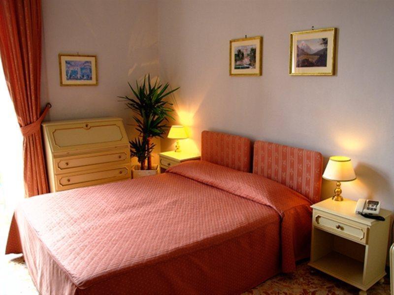 Hotel Delle Palme SantʼAgata sui Due Golfi Esterno foto