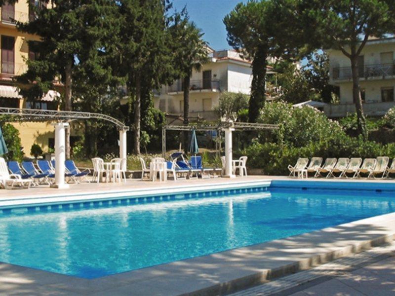 Hotel Delle Palme SantʼAgata sui Due Golfi Esterno foto