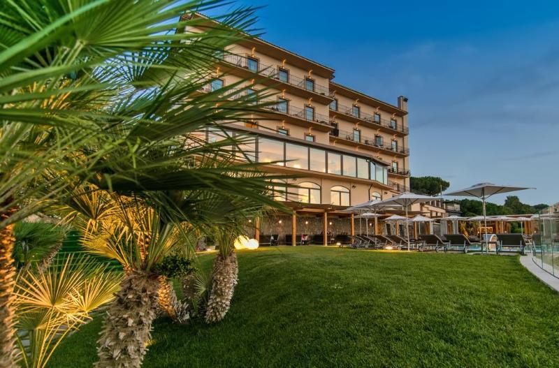 Hotel Delle Palme SantʼAgata sui Due Golfi Esterno foto