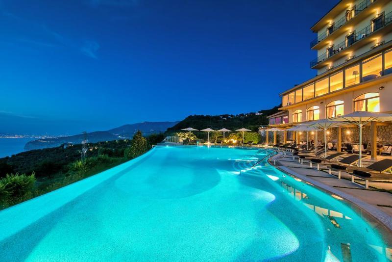 Hotel Delle Palme SantʼAgata sui Due Golfi Esterno foto